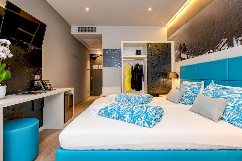 Standard Twin Room, Balcony, Lake View