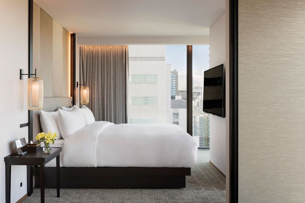 Junior Suite, 1 King Bed, Non Smoking, City View