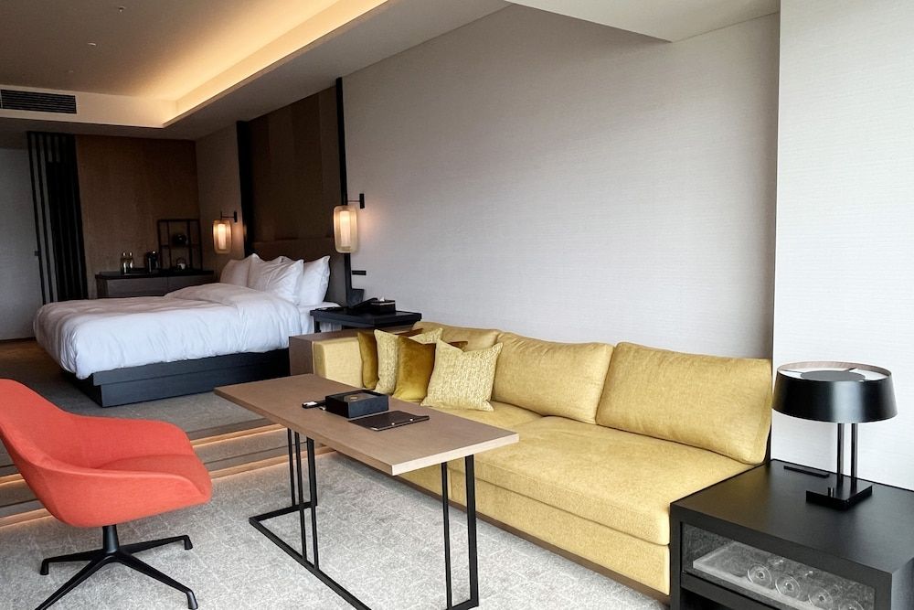 Premier Room, 1 King Bed, Non Smoking, Park View (Balcony)