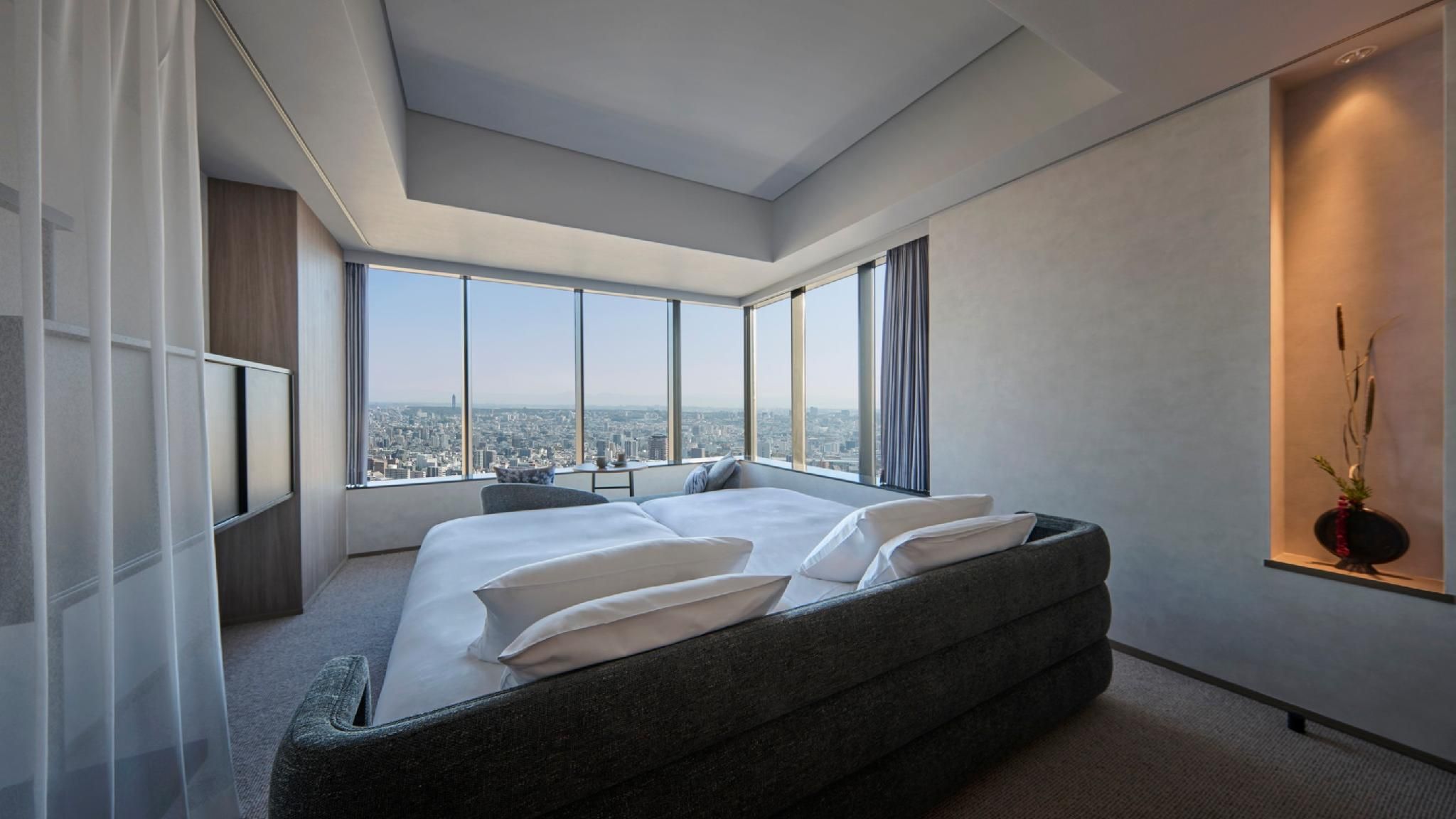Present 29th-31st Floor Corner Twin Room