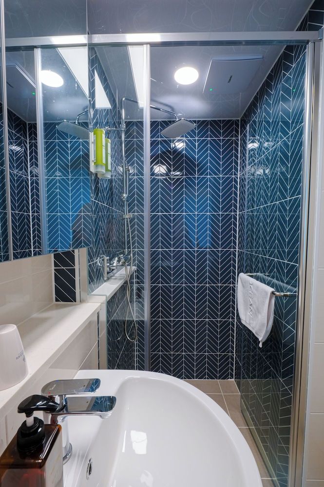 Blue Ocean Hotel 3 City Deluxe Family - City View / 4 Pax 4