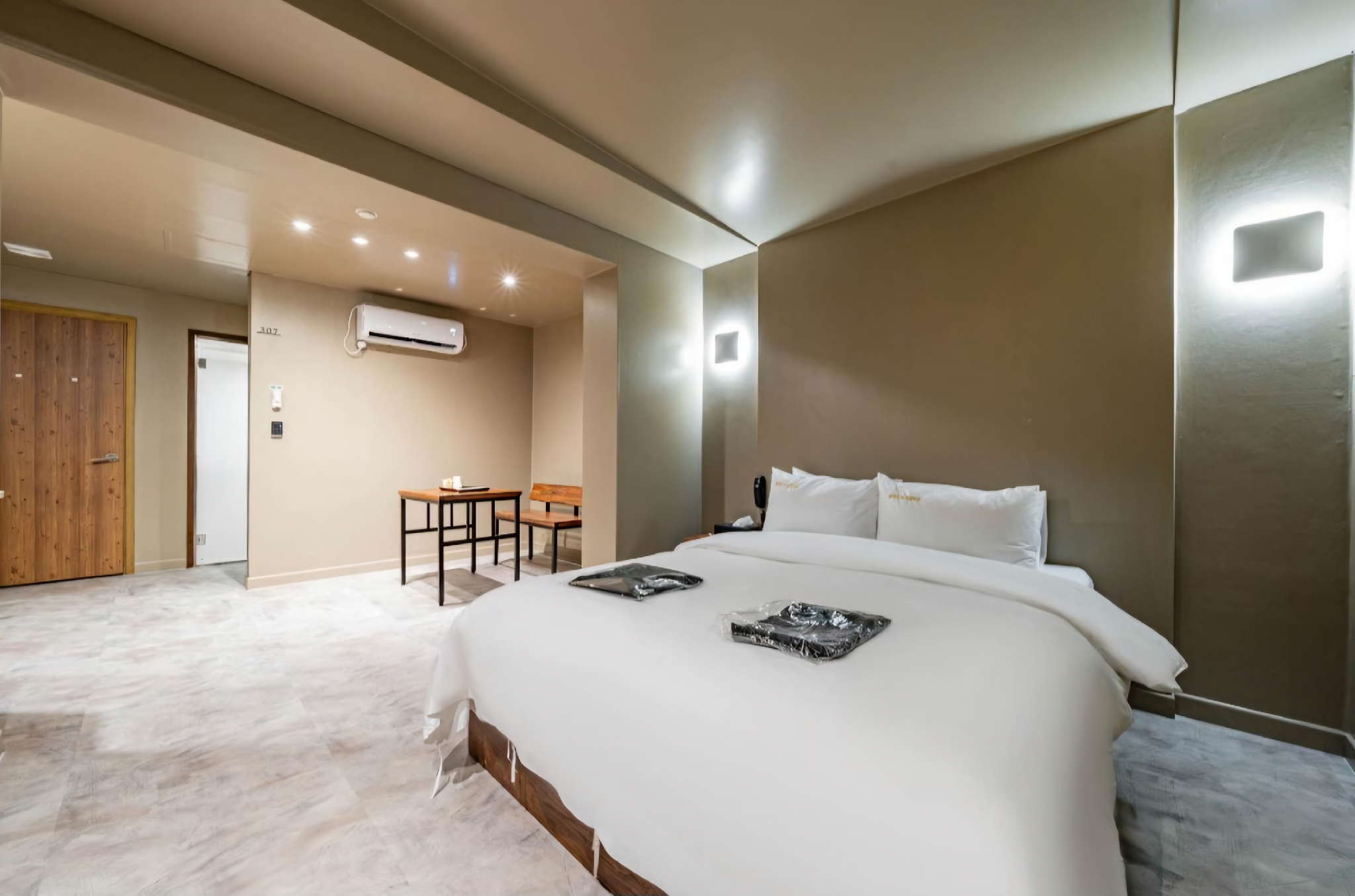 ROSENHEIM Standard Room - Check-In 3PM