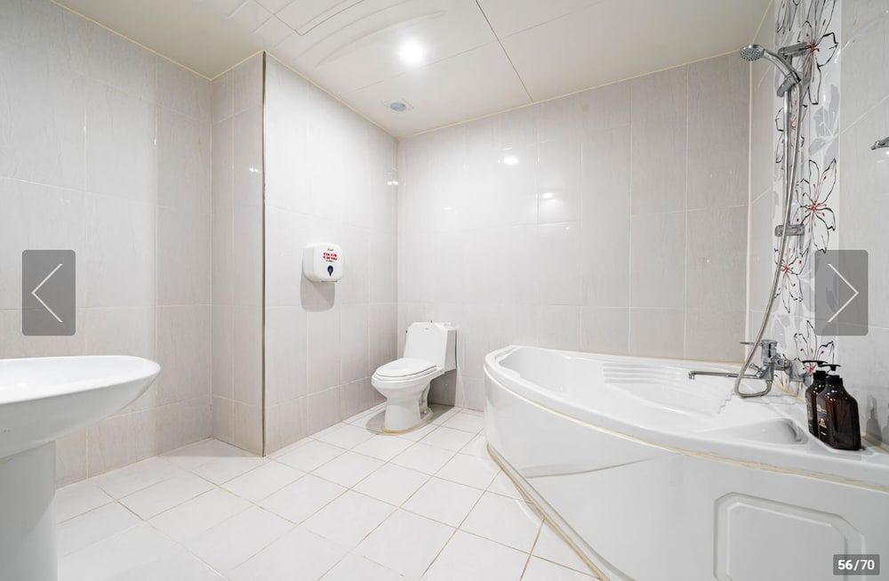 ROSENHEIM Deluxe Twin Room 9