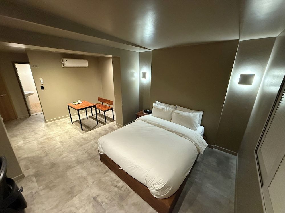 ROSENHEIM Standard Double Room 9