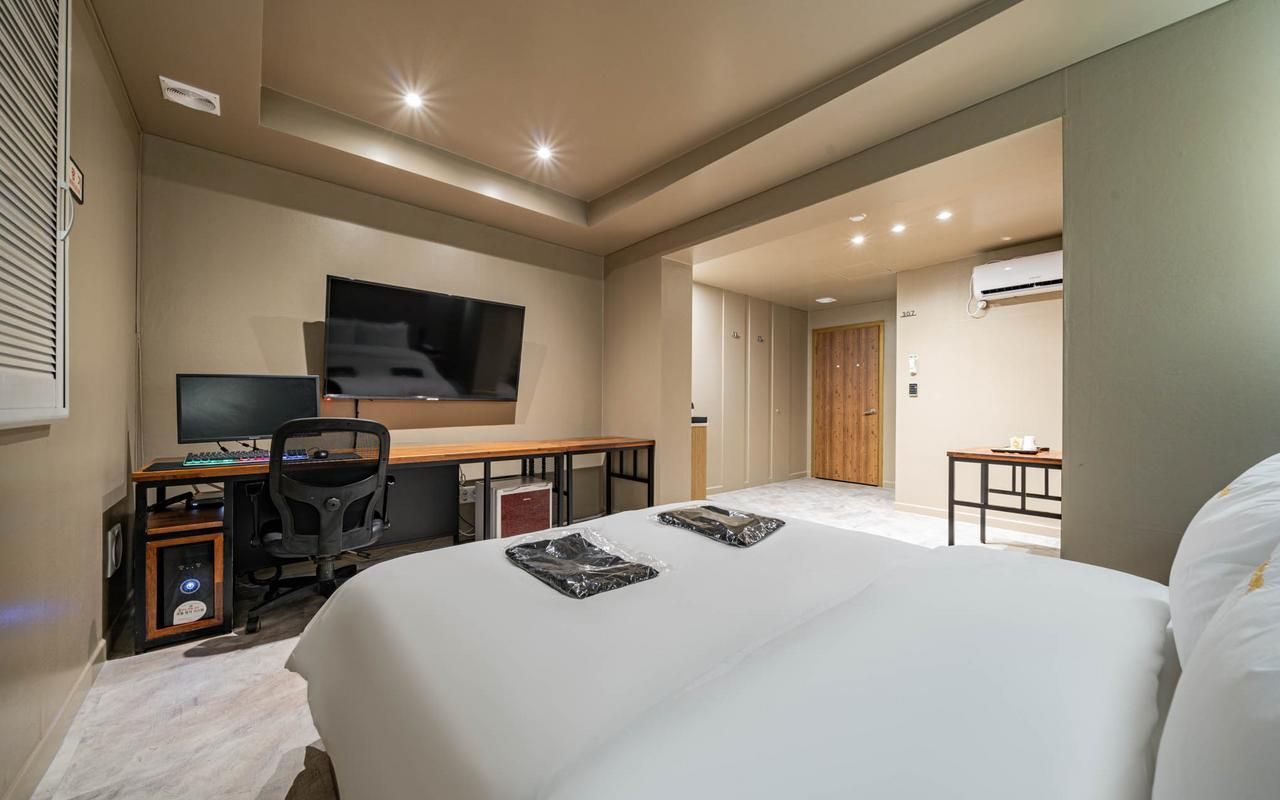 Standard Double Room - Check-In Mon-Thu 3:00 PM, Fri at 6:00 PM, Sat at 9:00 PM, Sun at 6:00 PM