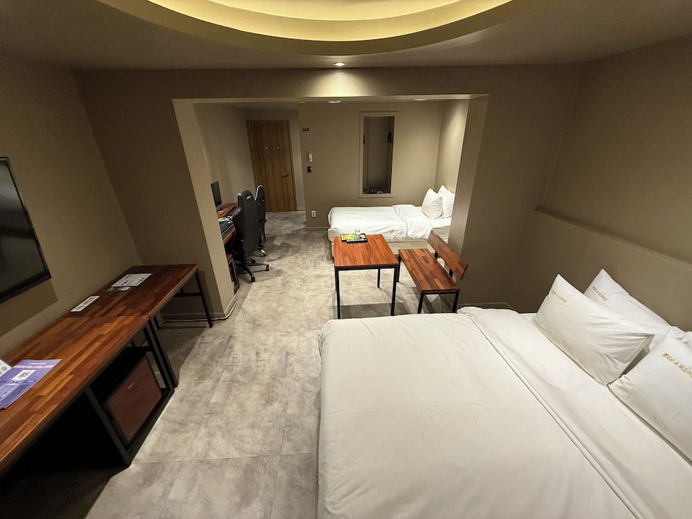 ROSENHEIM Deluxe Twin Room 5