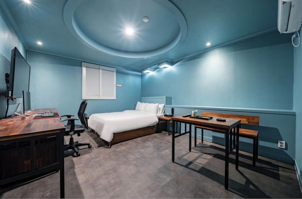 ROSENHEIM Standard Double Room 13