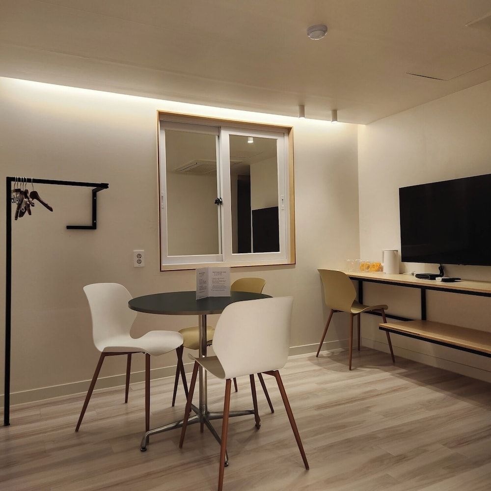 world house Twin Room 7