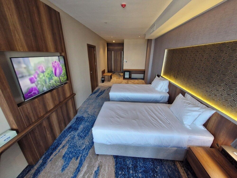 Ocean View Hotel Kuwait Grand Twin Room, City View 3