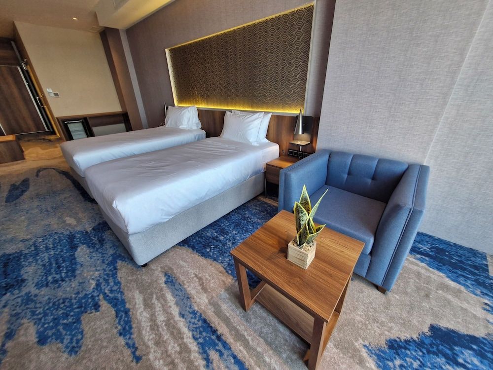 Ocean View Hotel Kuwait Grand Twin Room, City View