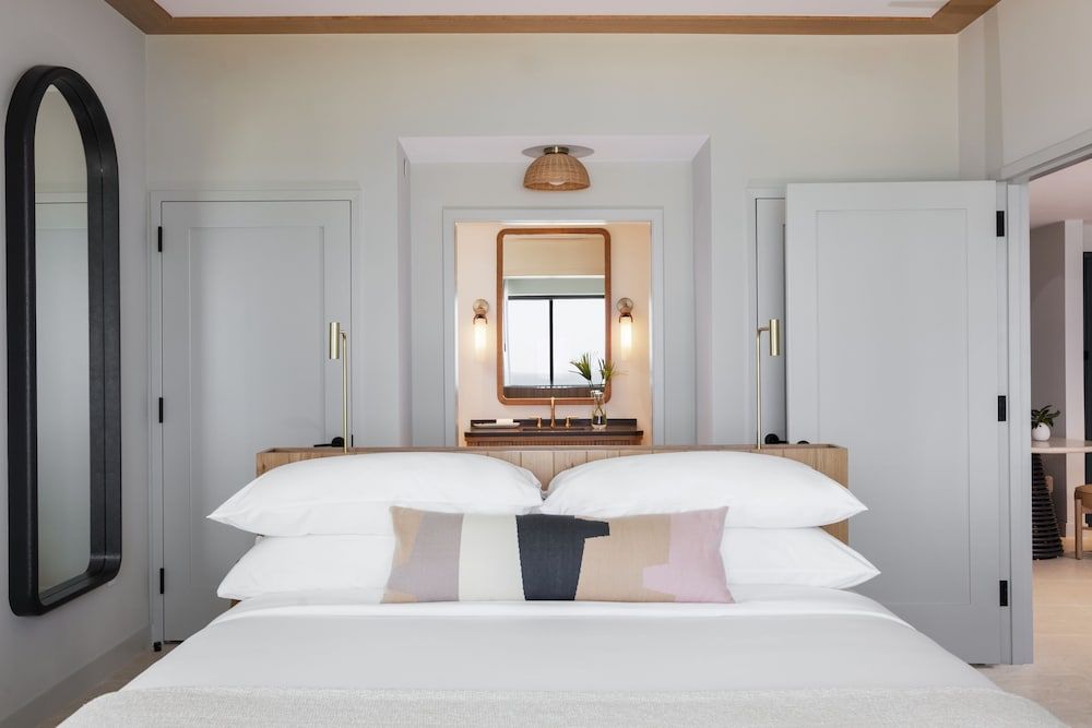 Hotel Indigo Grand Cayman by IHG Suite, 1 Bedroom, Ocean View 3