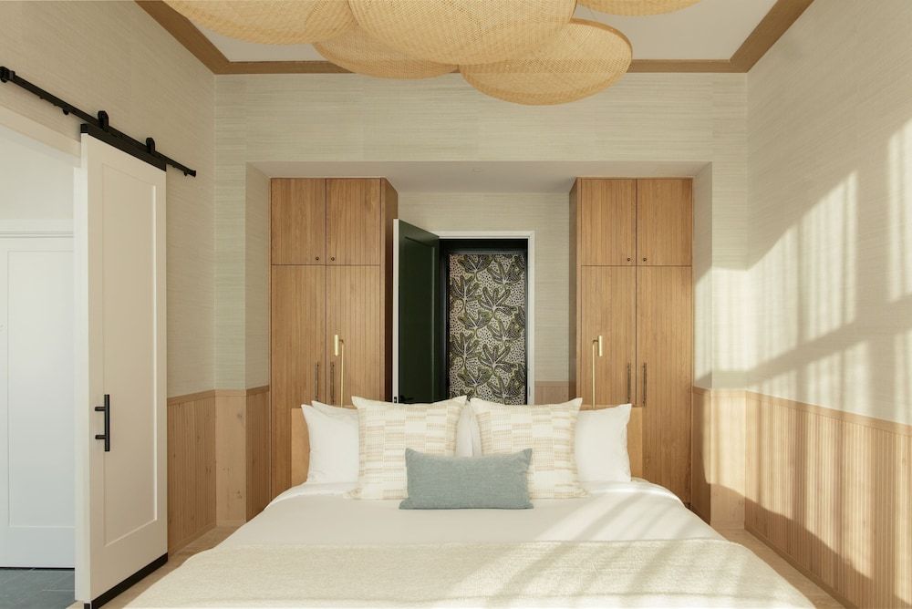 Hotel Indigo Grand Cayman by IHG Presidential Suite, 1 King Bed 2
