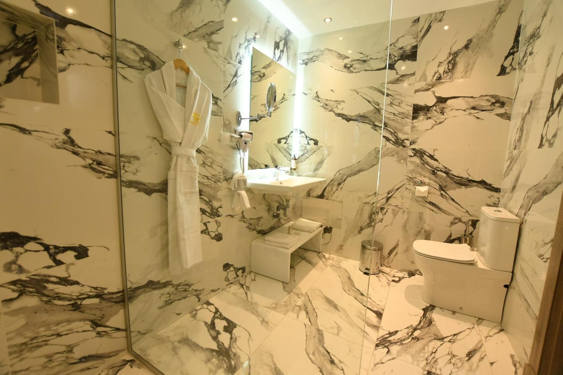 Standard Double Suite