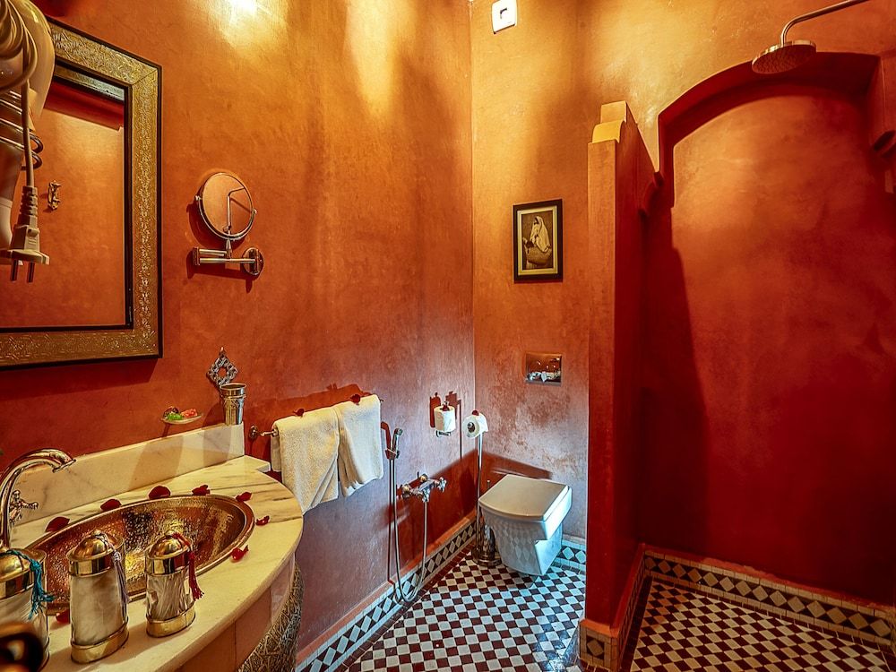 Riad Almisk Superior Triple Room, Ensuite, Courtyard View 11