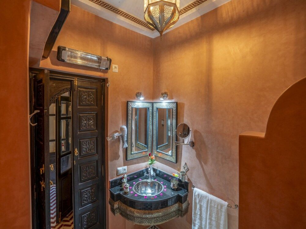 Riad Almisk Superior Triple Room, Ensuite, Courtyard View 10
