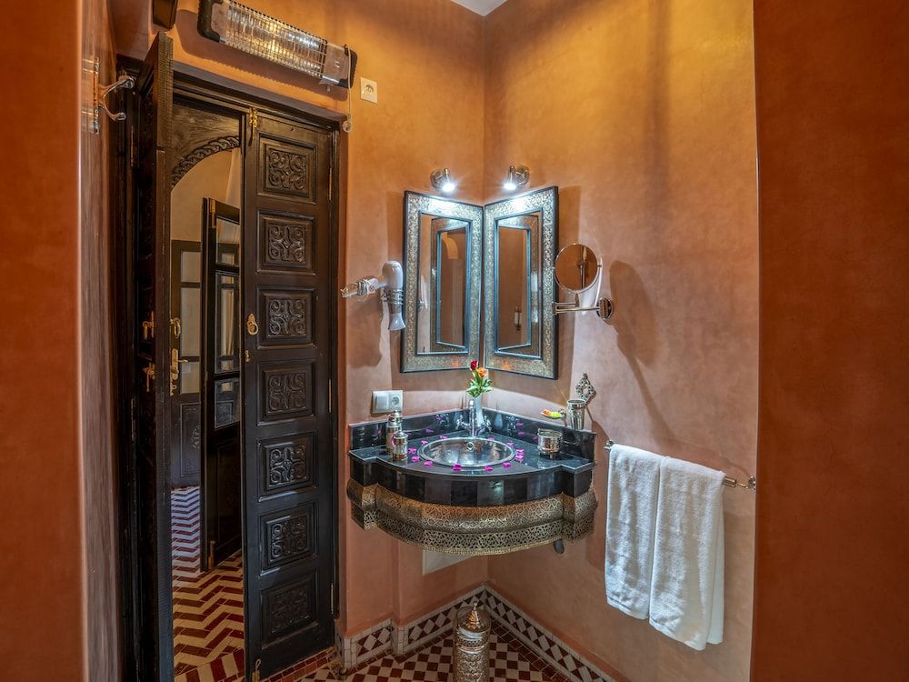 Riad Almisk Superior Triple Room, Ensuite, Courtyard View 13