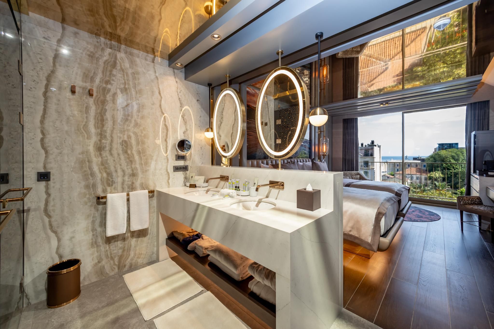 Merit Starlit Hotel & Residences Deluxe Room Sea View 3