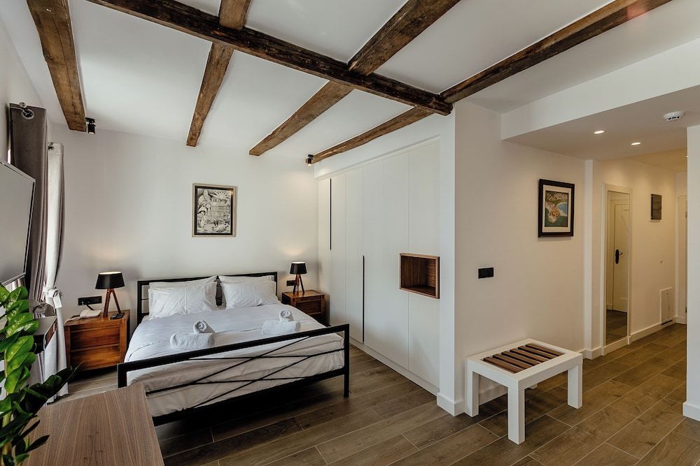 Hotel and Restaurant CONTE Junior suite with a sea view 9