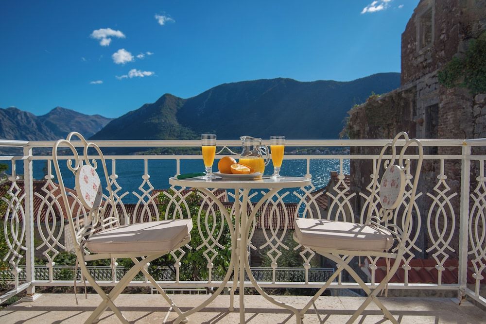 Hotel and Restaurant CONTE Deluxe apartment with a sea view and a balcony / Annex C 5