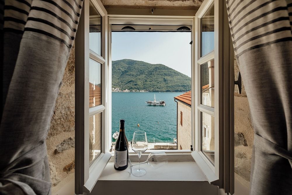 Hotel and Restaurant CONTE Junior suite with a sea view 14