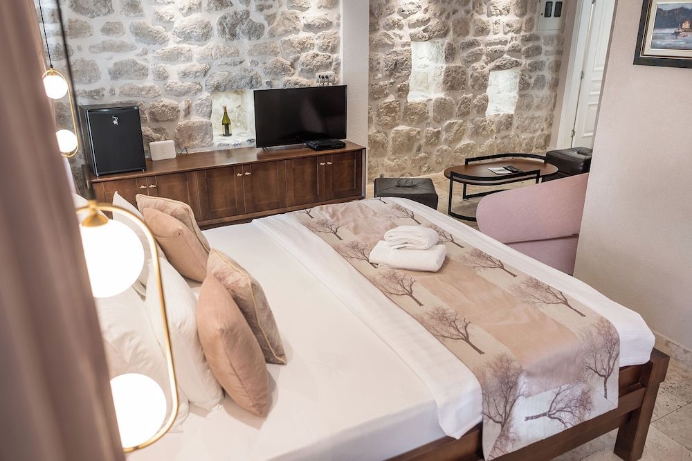 Hotel and Restaurant CONTE Junior suite with a sea view 13