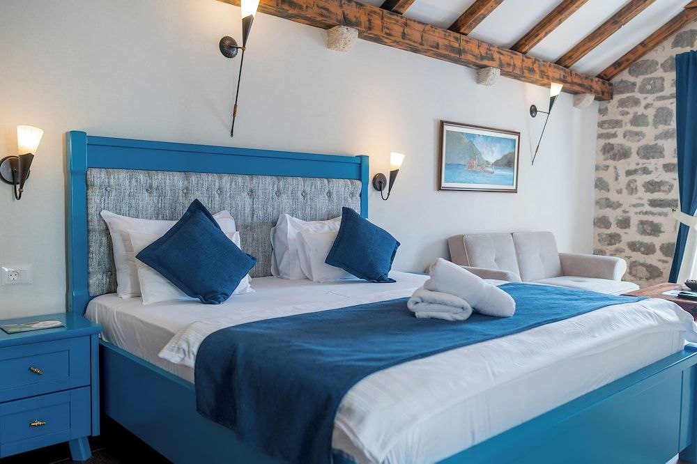 Hotel and Restaurant CONTE Junior suite with a sea view 3