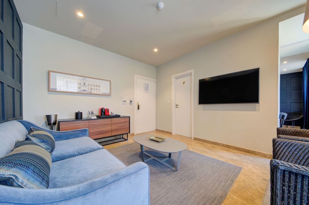 De Manoel Executive Room 2