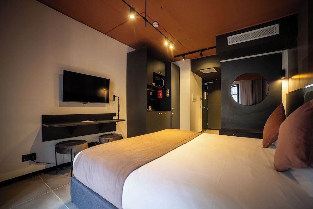 Eleven by Warren Collection Luxury Studio 3