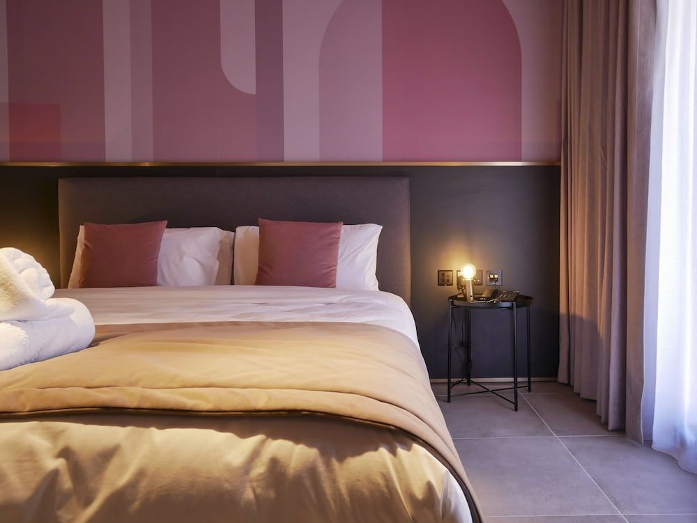 Eleven by Warren Collection Premier Studio 2