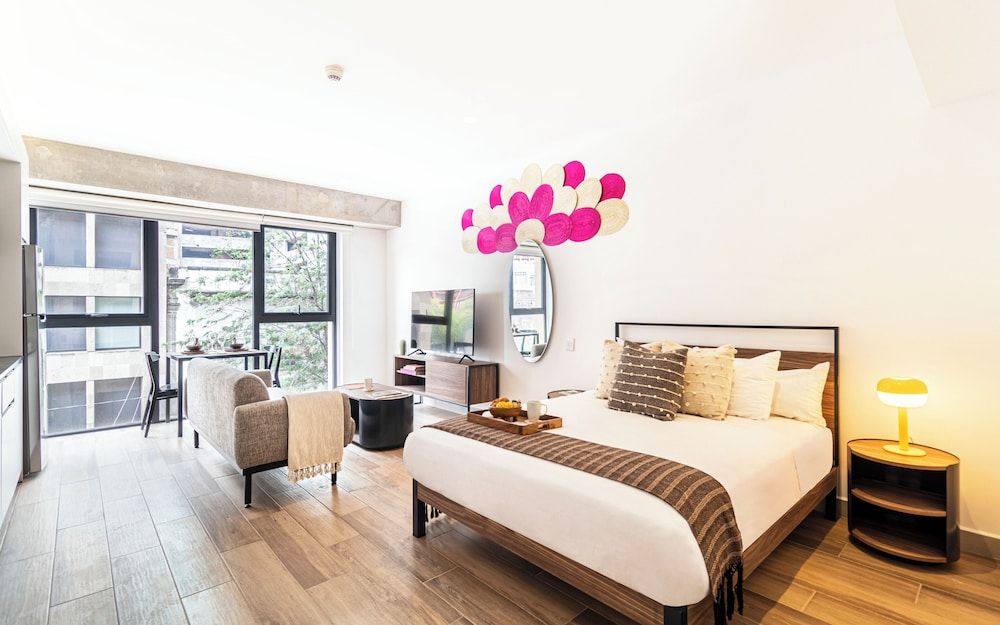 Kukun Reforma Downtown Deluxe Studio Apartment with Queen Bed