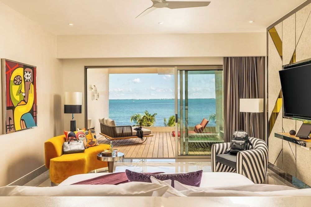 Ultra Suite 1 King Bed Ocean Front