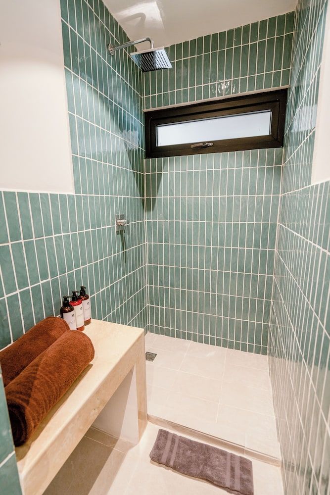 Mayan Monkey Isla Mujeres | Social Hotel Private Room Beach Side Balcony 5