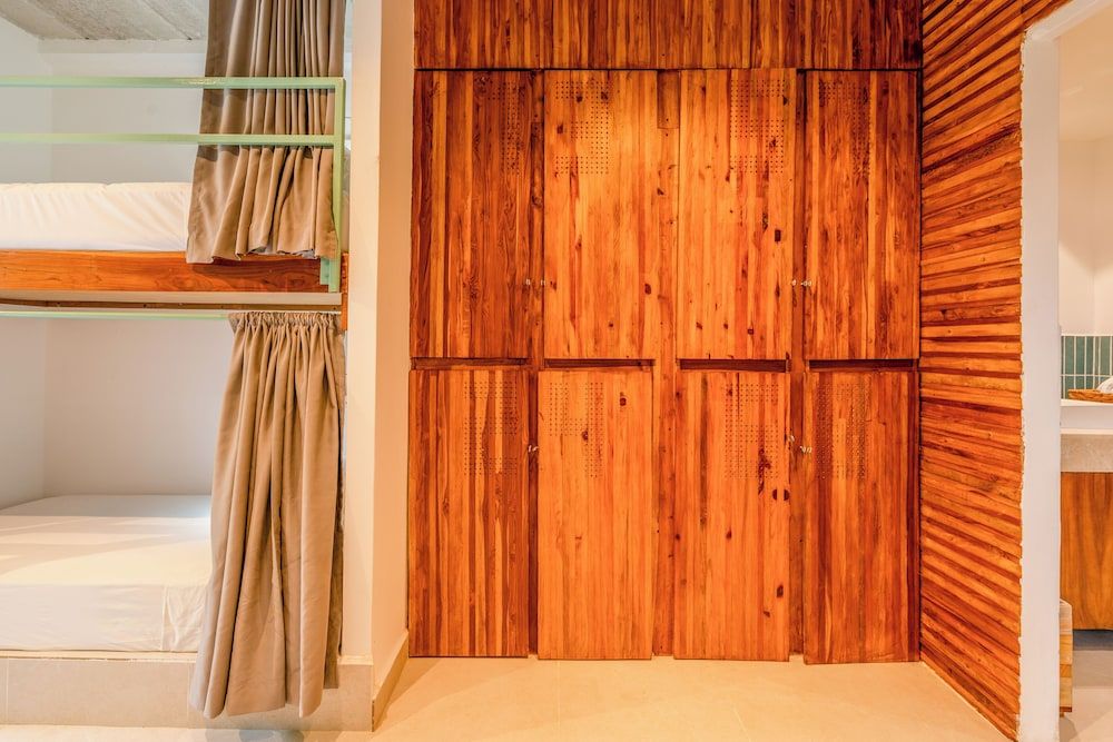 Mayan Monkey Isla Mujeres | Social Hotel 8 Bed Female Dorm 5