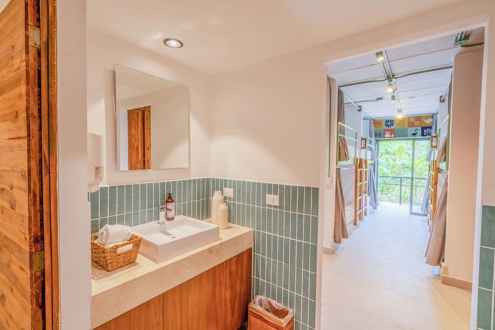 Mayan Monkey Isla Mujeres | Social Hotel 8 Bed Female Dorm 3