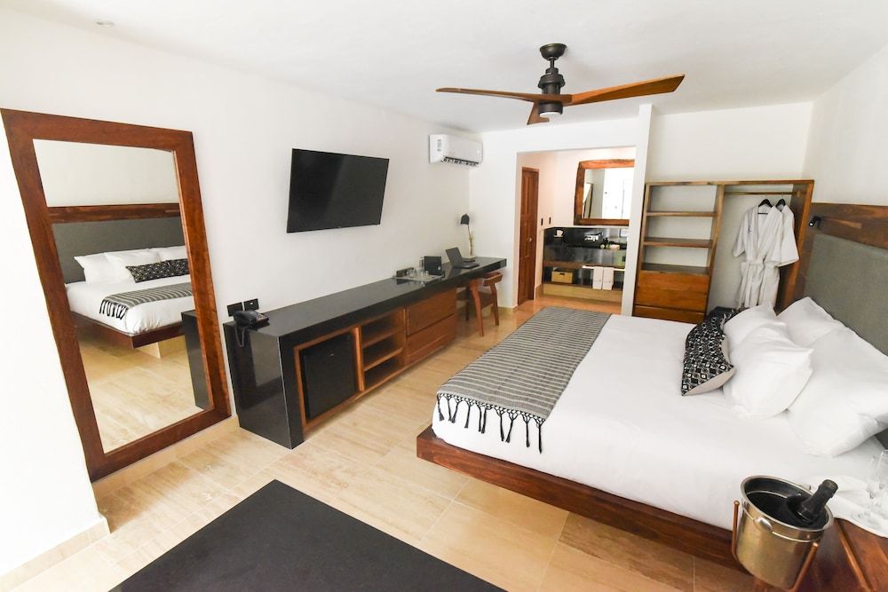 Casa del Jaguar Beach Hotel Master Suite 2