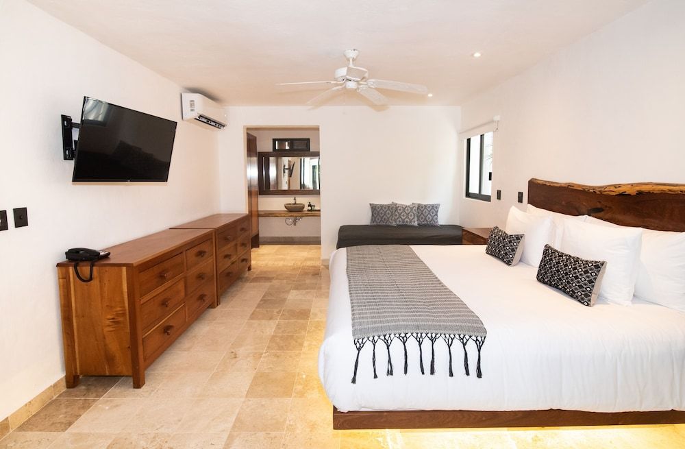 Casa del Jaguar Beach Hotel Suite, 2 Bedrooms 2