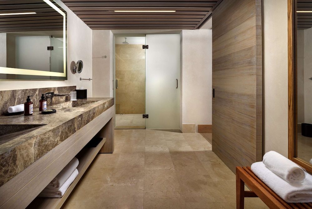 NUMU Boutique Hotel, The Unbound Collection by Hyatt Premium Room, 1 King Bed 4