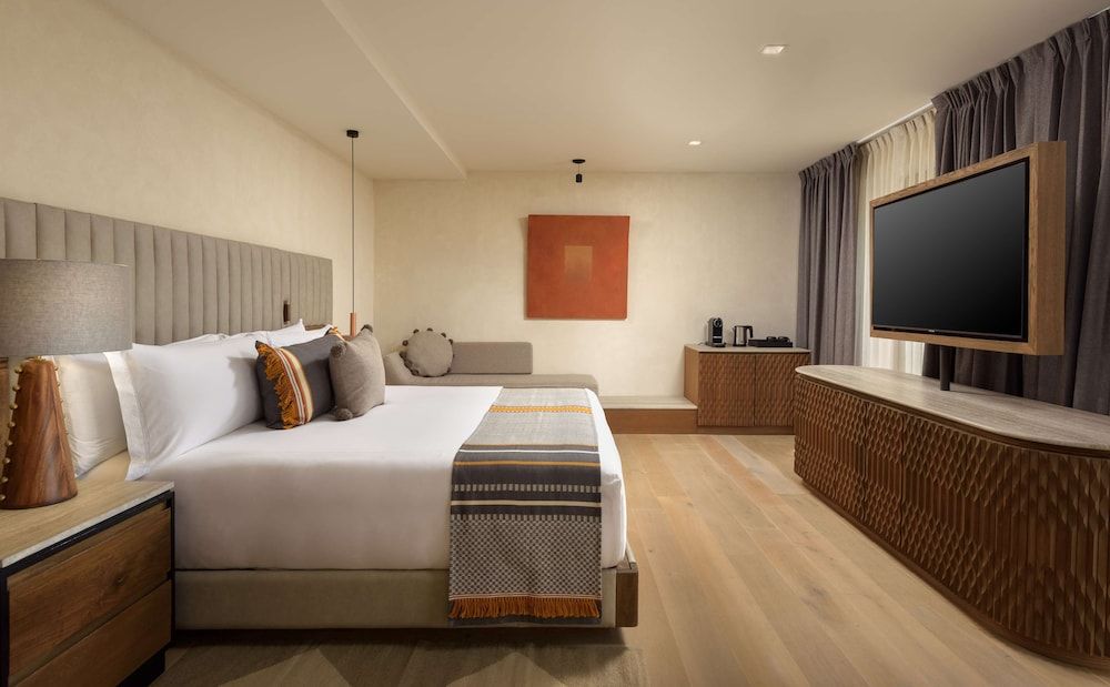 NUMU Boutique Hotel, The Unbound Collection by Hyatt Premium Room, 1 King Bed 2