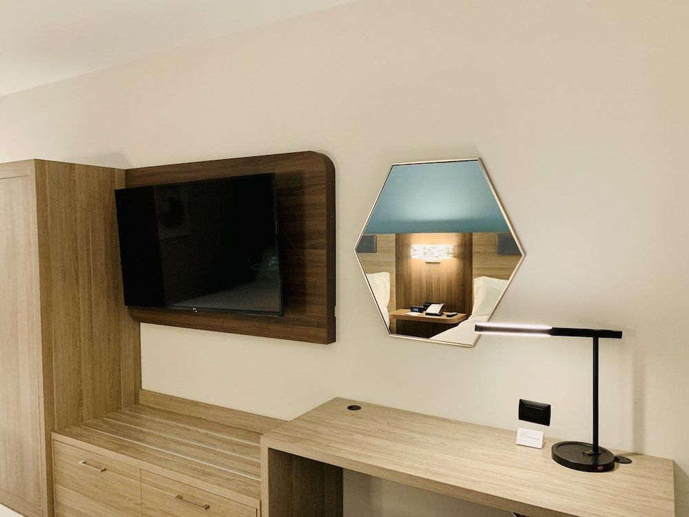 Holiday Inn Express Guadalajara Vallarta Poniente by IHG Standard Room, 2 Queen Beds 10