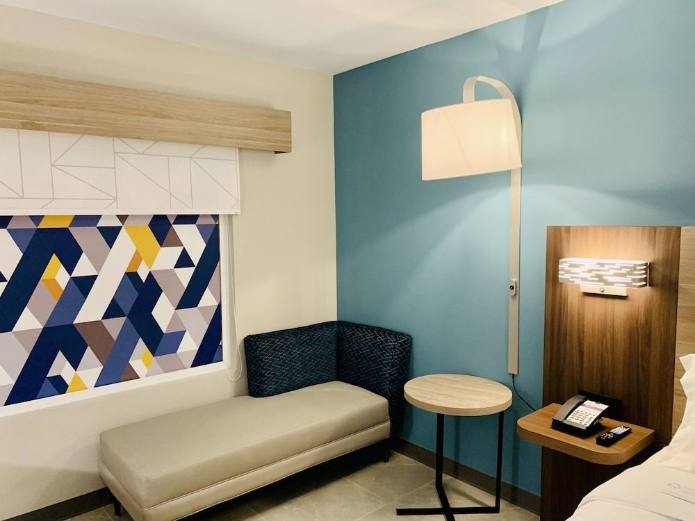 Holiday Inn Express Guadalajara Vallarta Poniente by IHG Standard Room, 1 King Bed 11