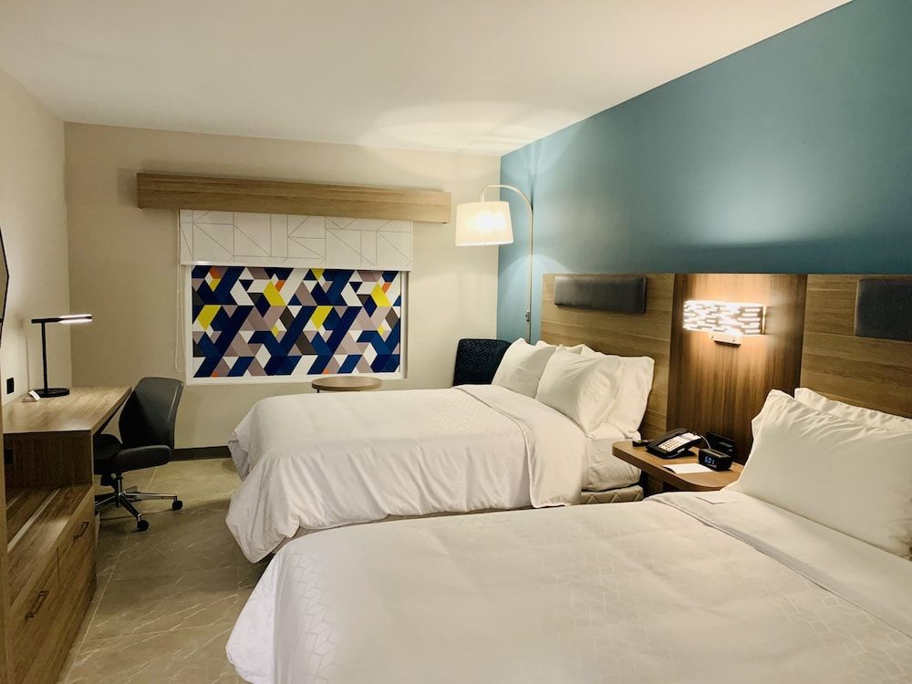 Holiday Inn Express Guadalajara Vallarta Poniente by IHG Standard Room, 2 Queen Beds 3