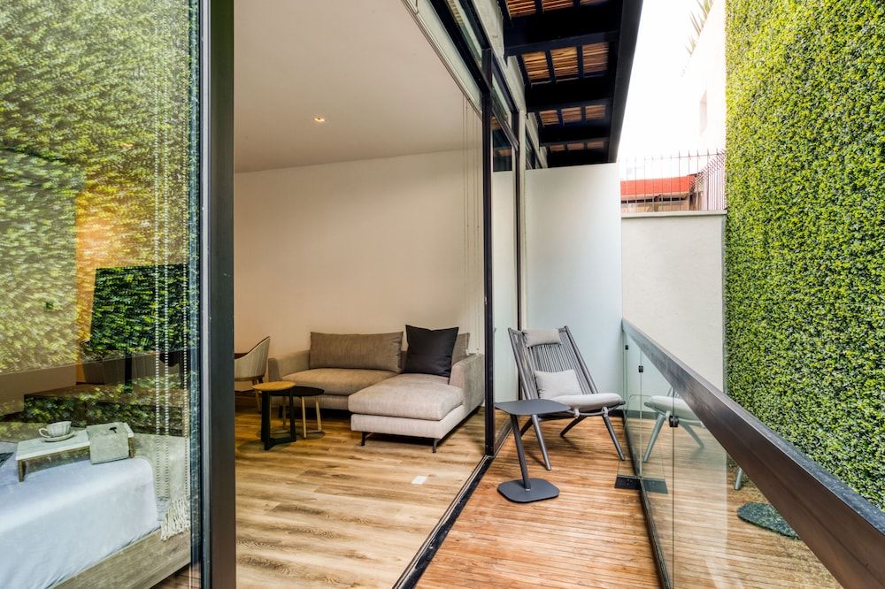 UTOPIC Palacio Polanco by ULIV Deluxe Studio with a Private Balcony 2