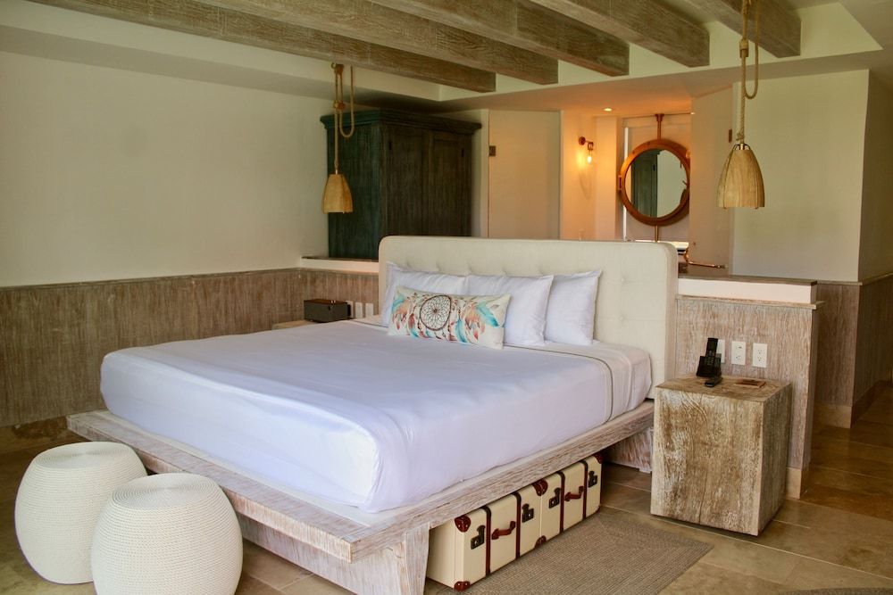 Naay Boutique Hotel The Island Swim out Suite 2