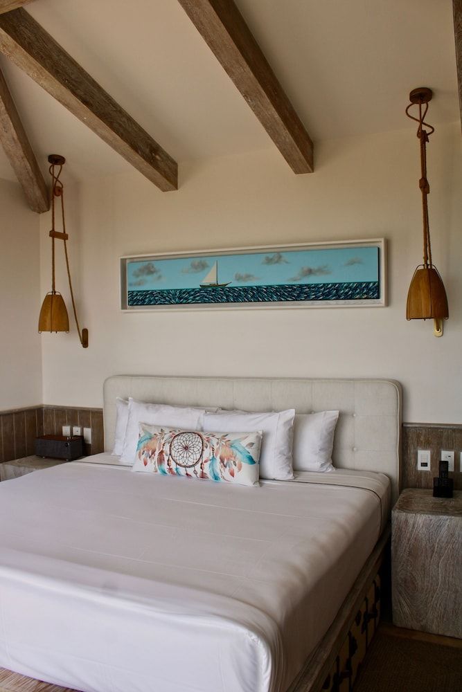 ROYAL Oceanview "Barefoot" Suite