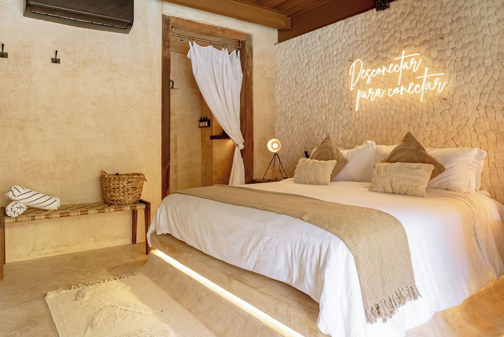 Traditional Room, Pool View