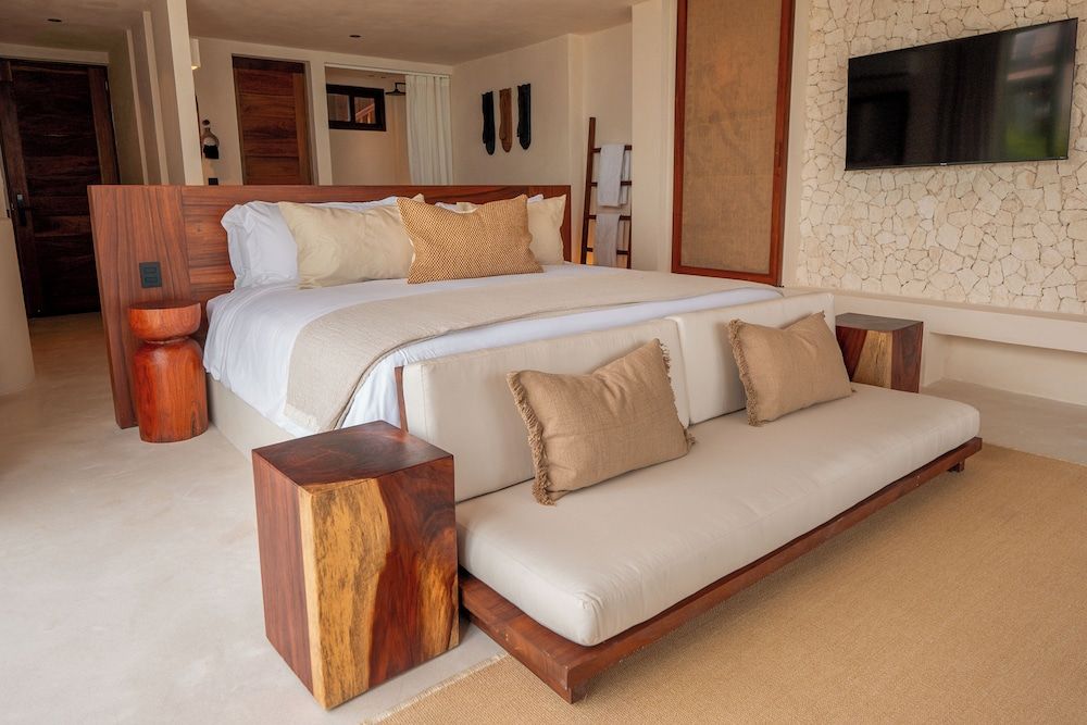 Deluxe Studio Suite, 1 King Bed, Sea View