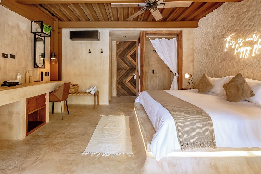 Superior Room, Pool View