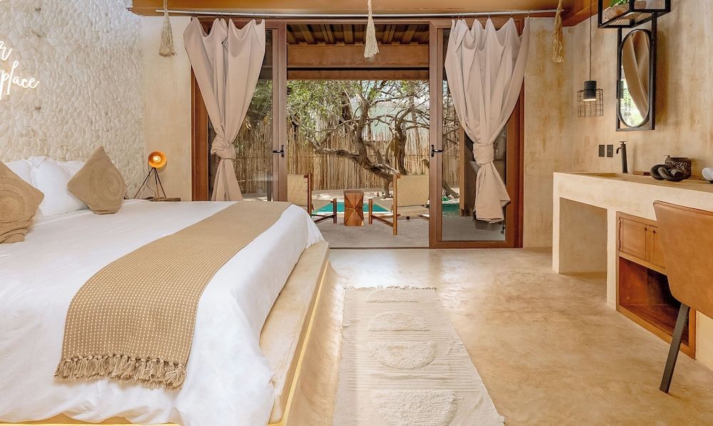Superior Room, Pool View