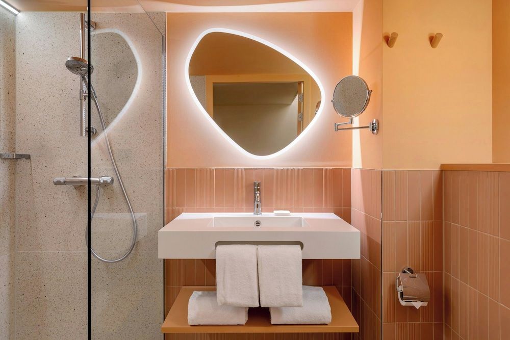 The Rebyl, Nijmegen, a Tribute Portfolio Hotel Superior Room, 1 King Bed 6