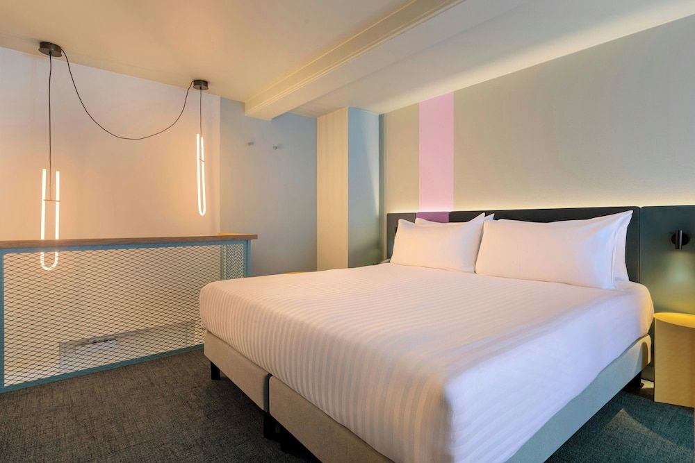 The Rebyl, Nijmegen, a Tribute Portfolio Hotel Family Room, 1 King Bed 3